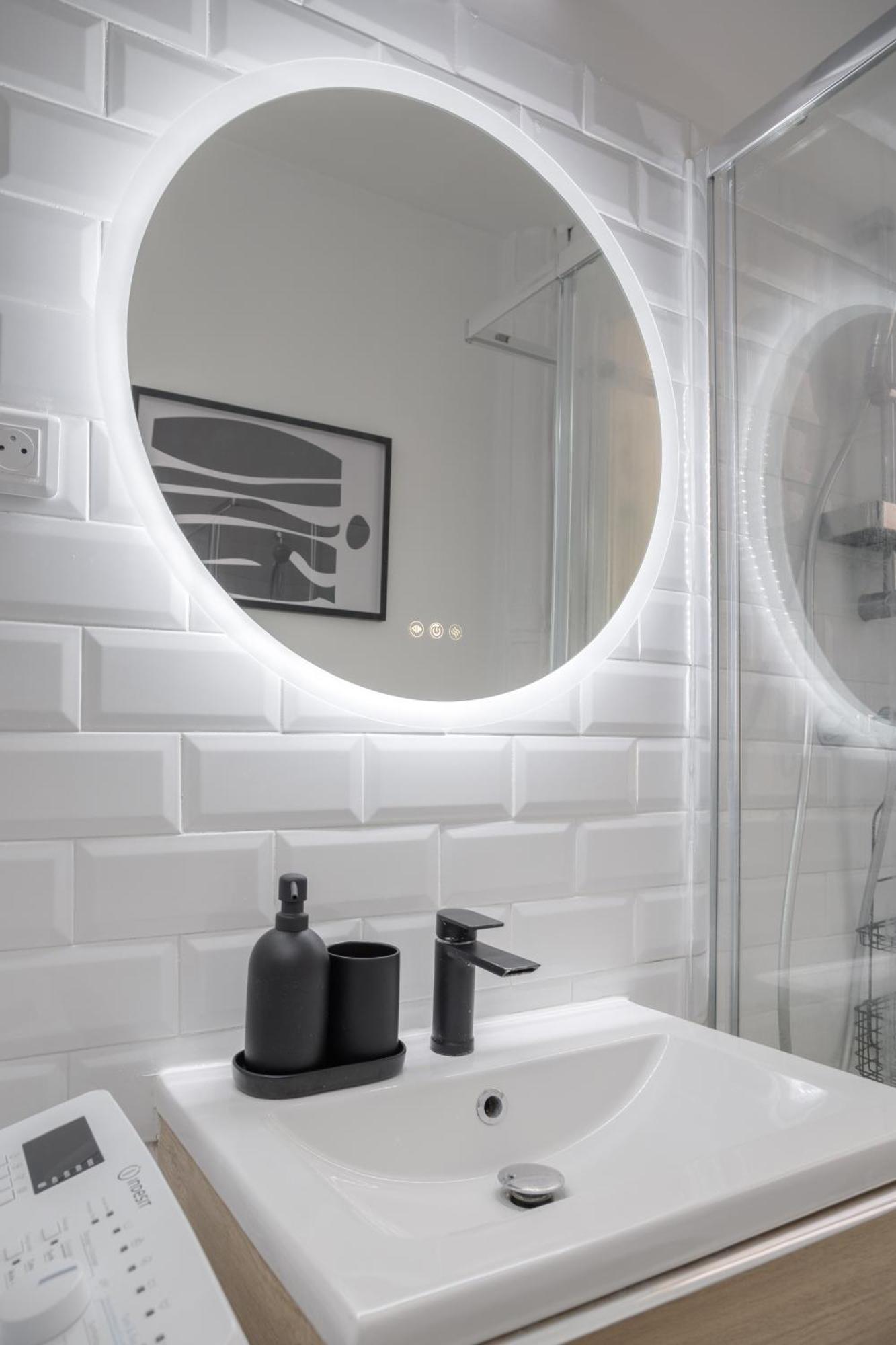 New Snug Flat In The Heart Of Le Marais